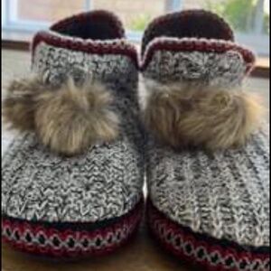 New Minnetonka Muk Luk Slippers